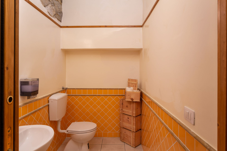 Bathroom 5, Fattoria Pratale, Florence
