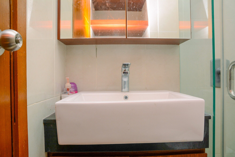 Bathroom 2, Strategic Studio Apartment at Capitol Park Residence, Jakarta Pusat