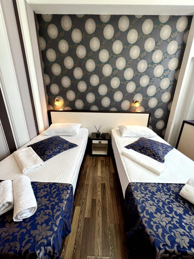 Bedroom 3, Iris Hotel