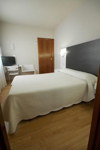 Bedroom 3, Fornos, Zaragoza
