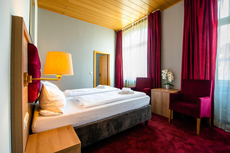 Bedroom 4, Hotel Fränkischer Hof, Kitzingen