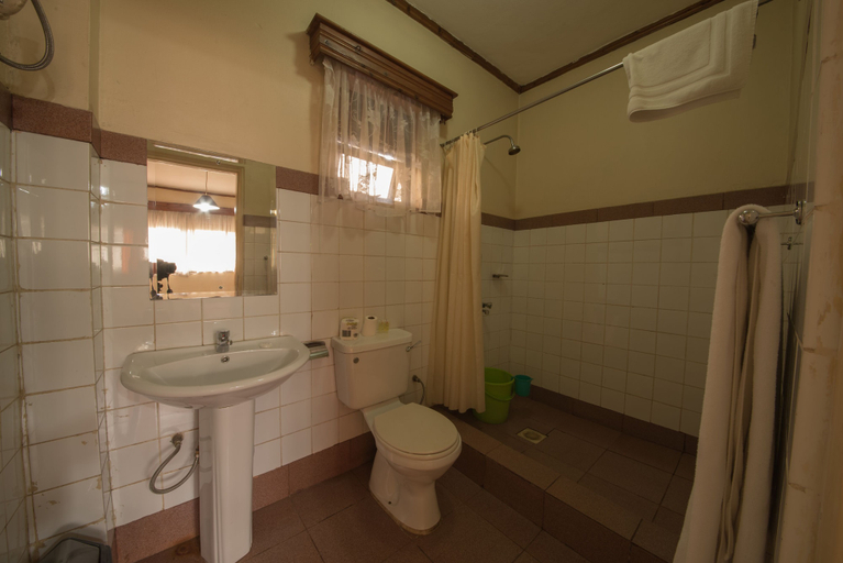 Bathroom 4, Speke Hotel, Kampala