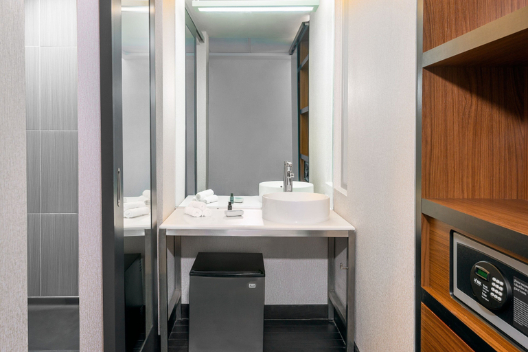 Bathroom 5, Aloft by Marriott Orlando Downtown, Orange