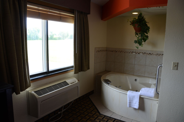 Bathroom 4, AmericInn by Wyndham West Burlington, Des Moines