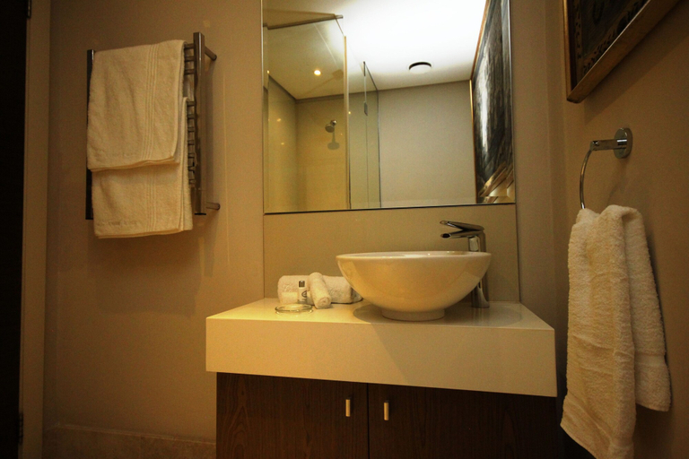 Bathroom 5, 702 Canal Quays, City of Cape Town