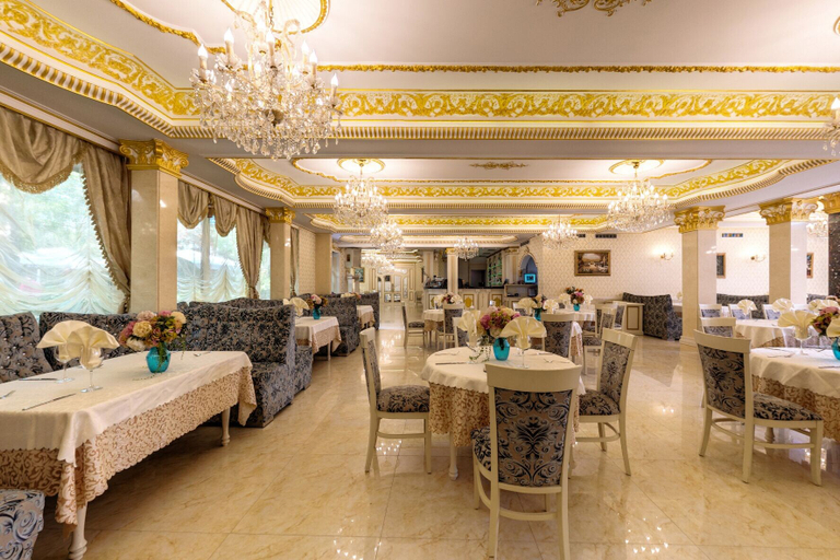 Food & Drinks 5, Montecito Hotel, Stolichna