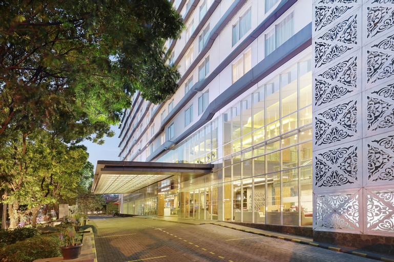 Exterior & Views 21