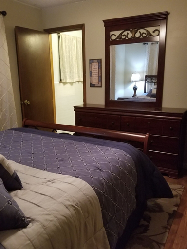 Bedroom 5, Canterbury Cabin, Garland