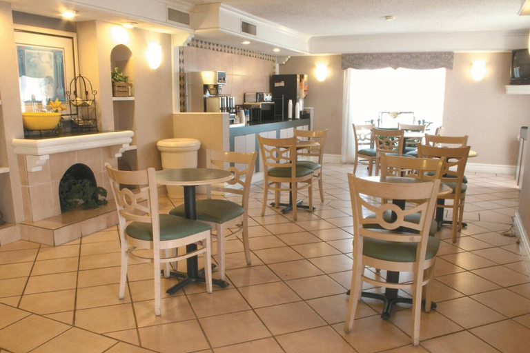 Food & Drinks 4, Super 8 by Wyndham Austin South, Travis