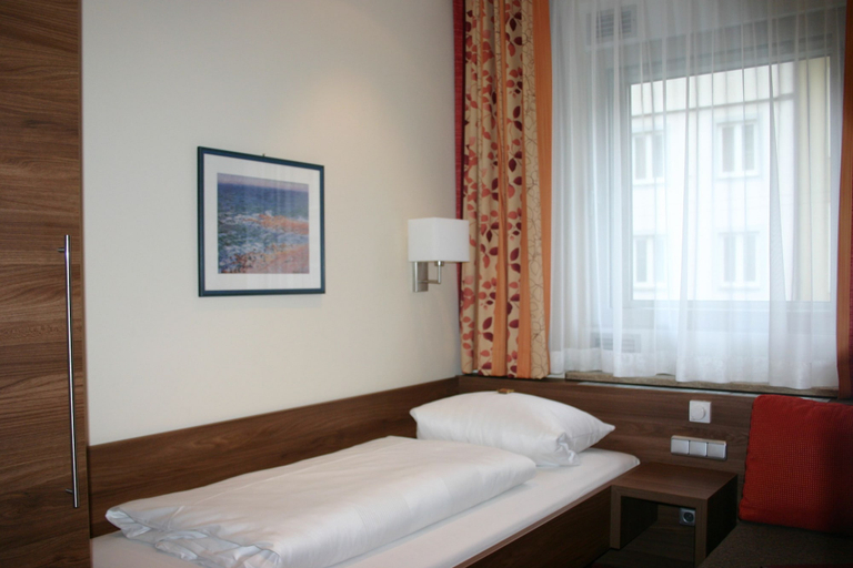 Bedroom 3, Hotel Hauser, München