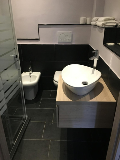 Bathroom 4, Hotel Genziana, Genova
