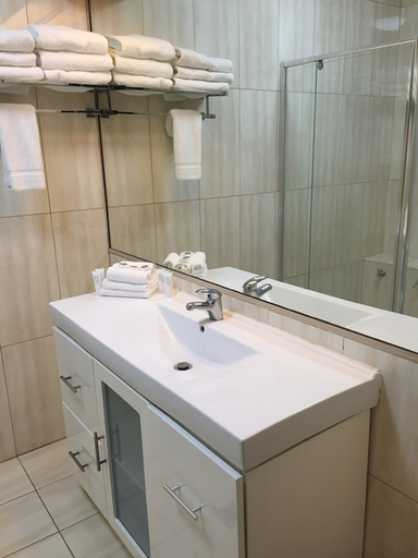 Bathroom 5, Hunts Hotel Liverpool, Liverpool - East