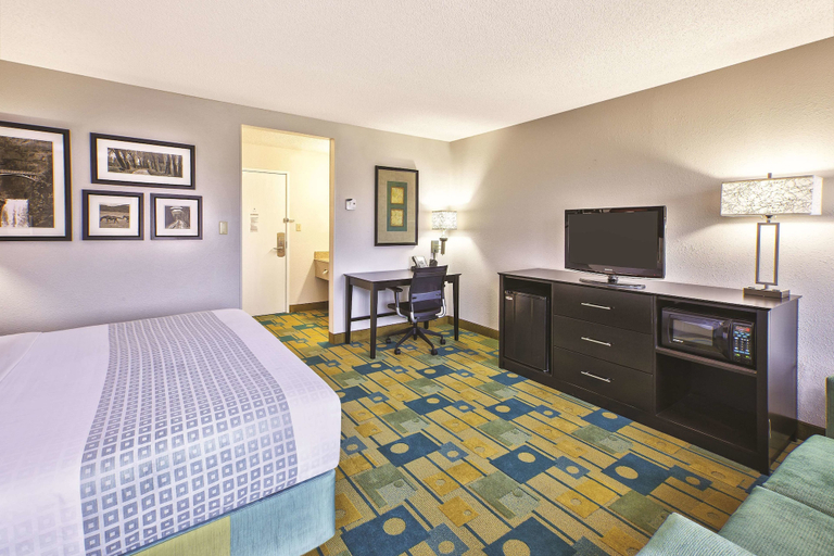 Bedroom 3, La Quinta Inn by Wyndham Toledo Perrysburg, Wood