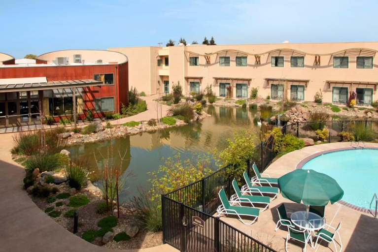 Exterior & Views 2, DoubleTree by Hilton Napa Valley - American Canyon, Napa