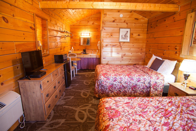 Bedroom 2, Bryce GatewayInn Cabins, Garfield