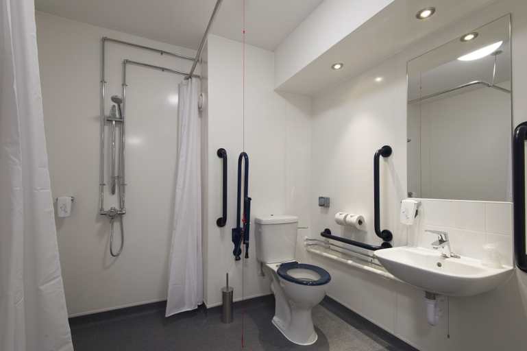 Bathroom 3, Kings Chamber, Doncaster by Marston's Inns, Doncaster