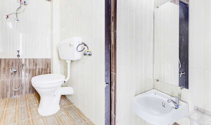 Bathroom 4, Itsy Hotels Aditya, Nagpur