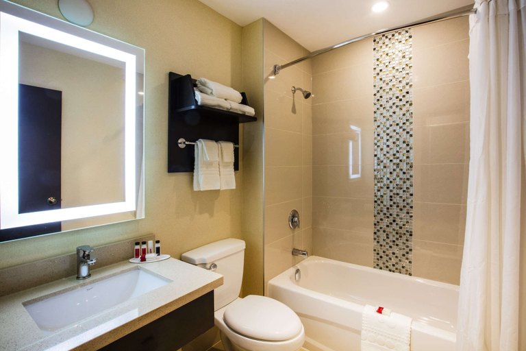 Bathroom 5, Ramada by Wyndham Jacksons Point, York