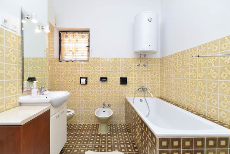 Bathroom 4, Apartment 1950, Fažana