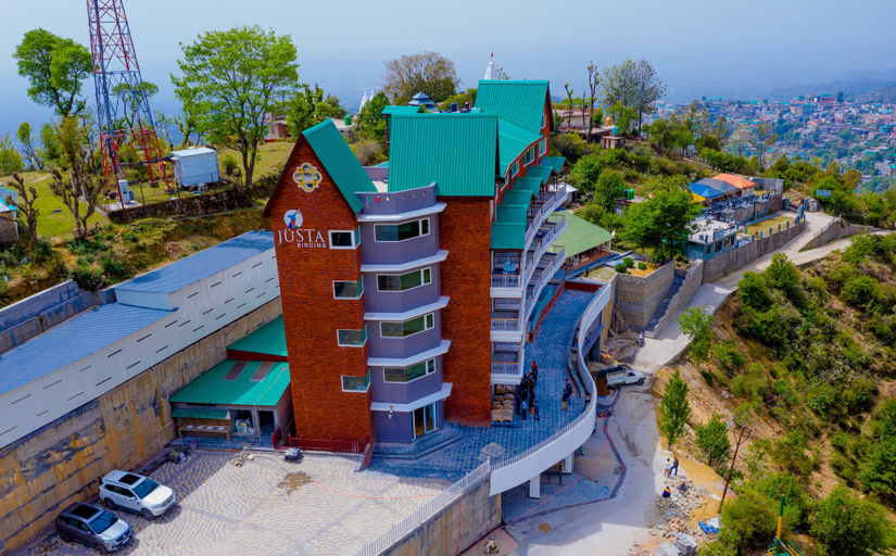 Exterior & Views