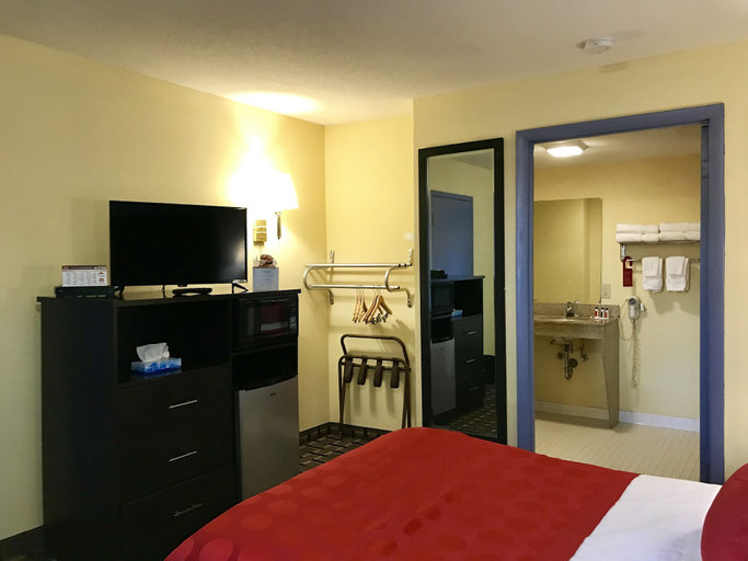 Bedroom 4, Days Inn by Wyndham Augusta / Fort Eisenhower, Richmond