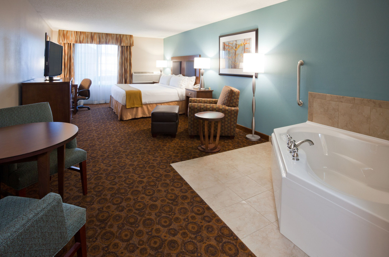Bedroom 5, Holiday Inn Express & Suites ST. CLOUD by IHG, Stearns