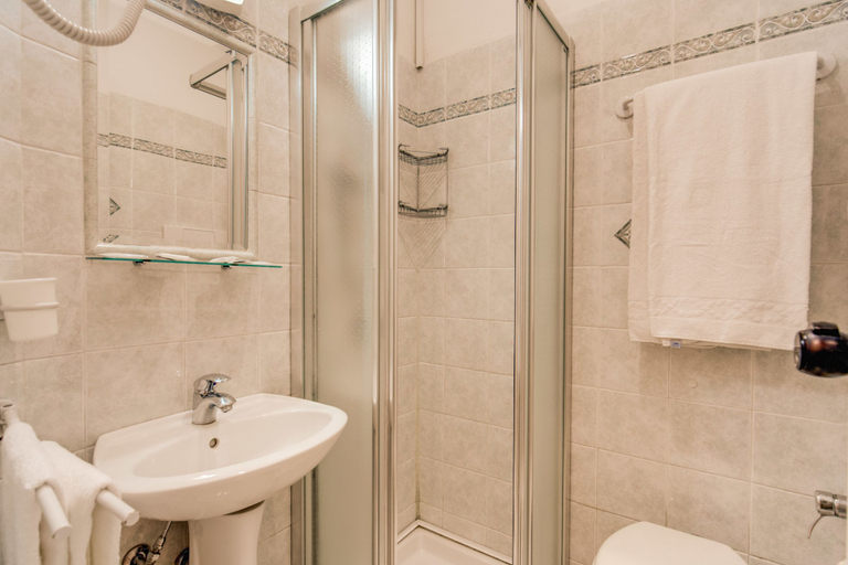 Bathroom 4, Hotel Martini, Rome