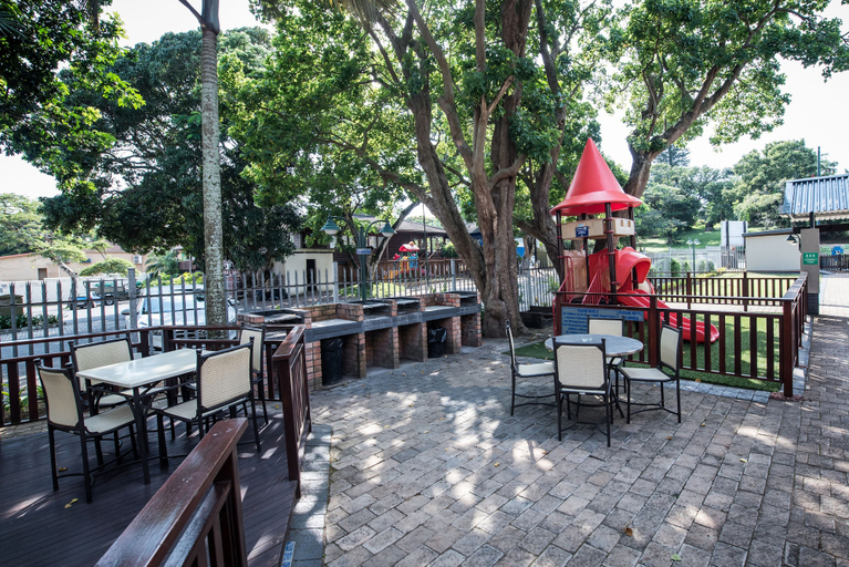 Food & Drinks 5, First Group Lake View Cabanas, Umkhanyakude