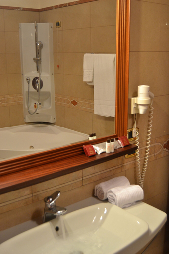 Bathroom 5, Hotel Giulia Ocean Club, Napoli
