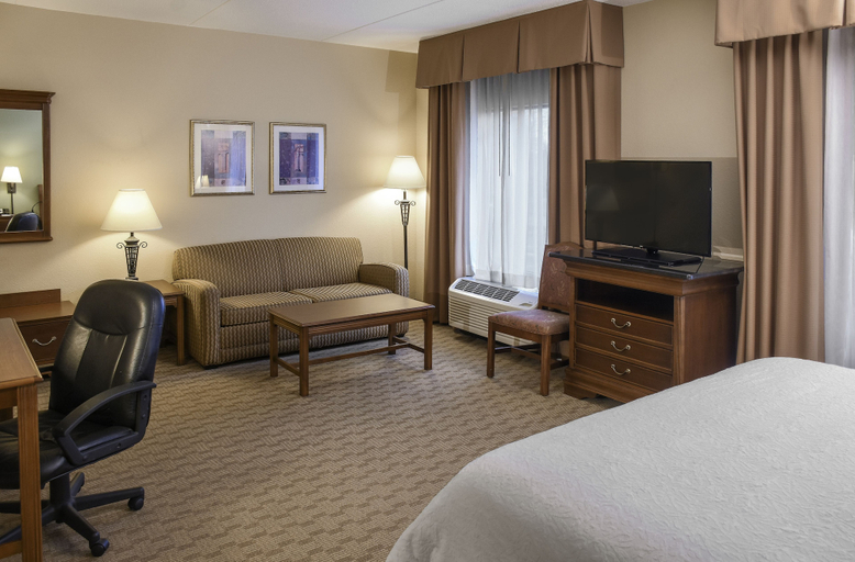 Bedroom 4, Hampton Inn & Suites Youngstown-Canfield, Mahoning