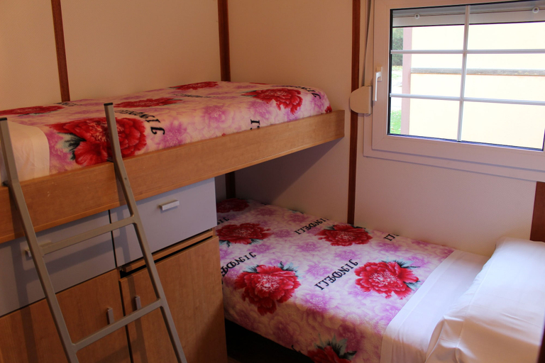 Bedroom 3, Camping Fuentes Blancas, Burgos