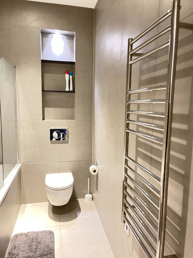 Bathroom 5, Remarkable 1-bed Apartment in Slough, Slough