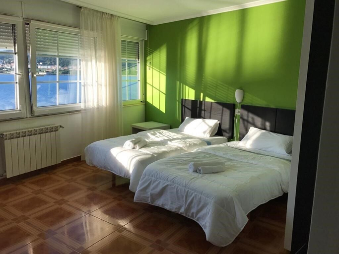 Bedroom 2, Hotel Playa de Quenxe, A Coruña