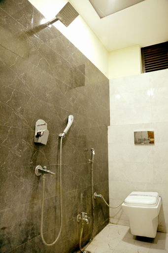 Bathroom 5, Hotel Pink City, Delhi