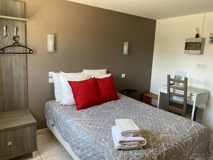 Bedroom 2, Hôtel La Chaumière, Hérault