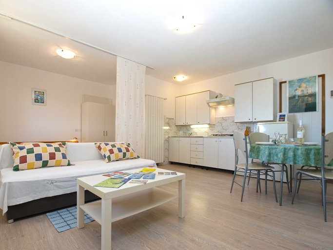 Others 4, Apartments Eddi 66, Medulin