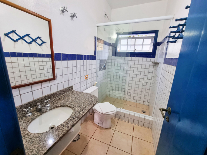 Bathroom 4, Rumo dos Ventos, Parati