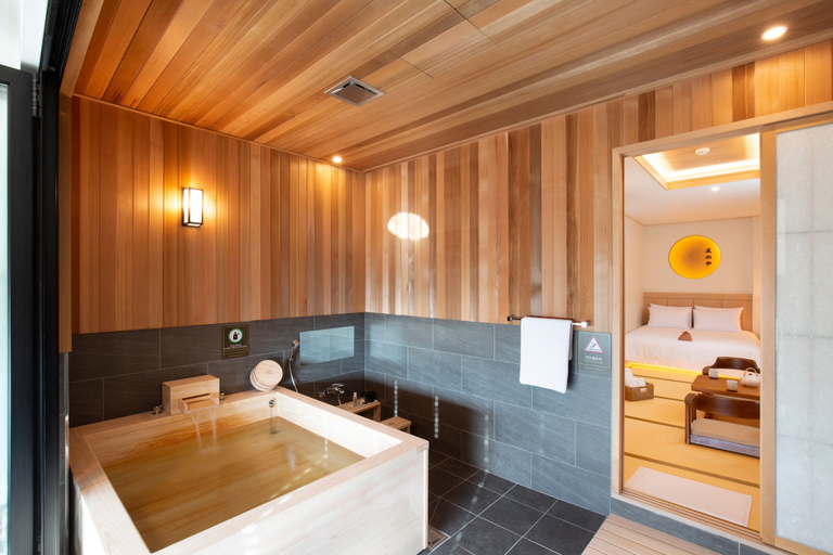 Bathroom 5, Tomonoya Hotel & Ryokan Daecheon, Boryeong