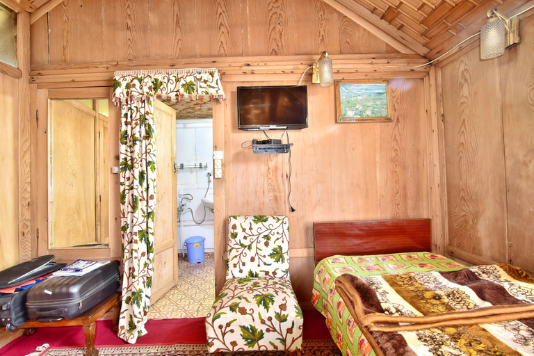 Bedroom 2, Houseboat Zaindari Palace, Srinagar