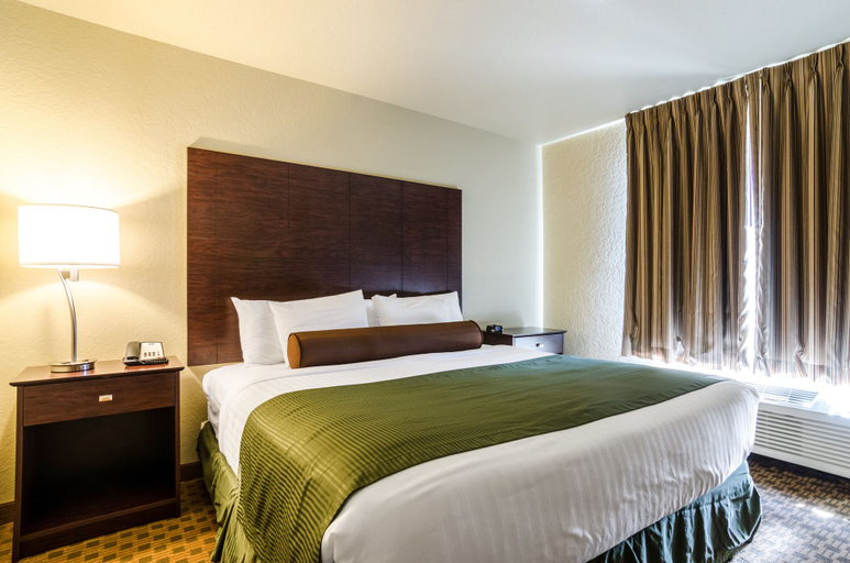 Bedroom 3, Cobblestone Hotel & Suites - Jefferson, Greene