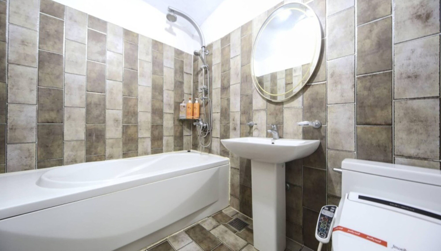 Bathroom 4, Jewelry Motel, Ansoeng