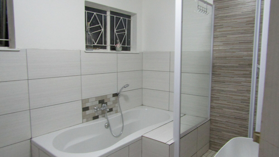 Bathroom 3, Bountyful, Mangaung
