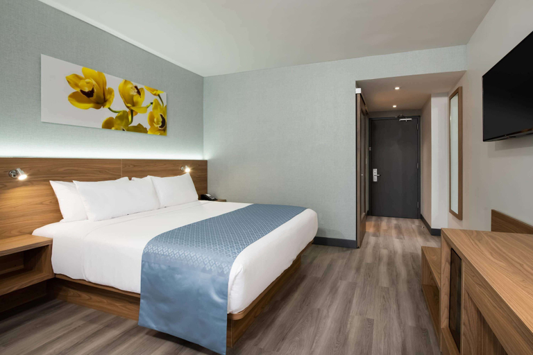 Bedroom 3, Wingate by Wyndham Long Island City, New York