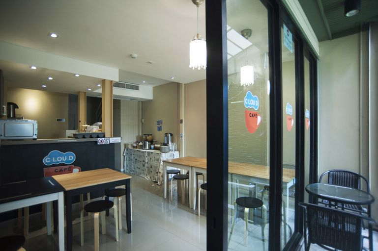 Food & Drinks, Cloud Nine Lodge, Ratchathewi