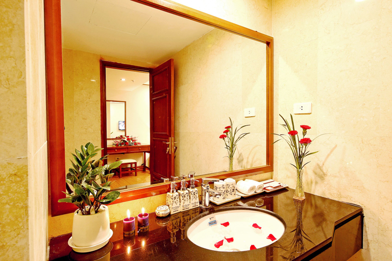 Bathroom 4, Hanoi Nostalgia Hotel & Spa, Hoàn Kiếm