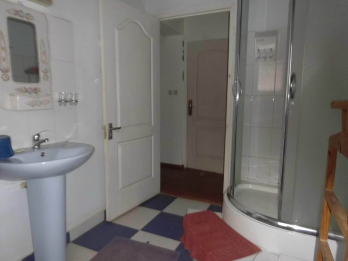 Bathroom 4, BG Tours, Analamanga