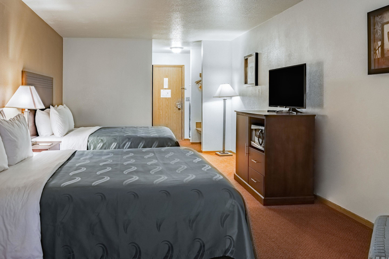 Bedroom 3, Quality Inn & Suites Vancouver North, Clark