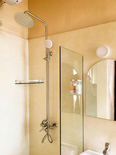 Bathroom 3, Red Sun Hotel, Mjini