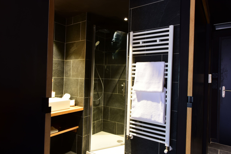 Bathroom 3, Hôtel Le Monêtier, Hautes-Alpes