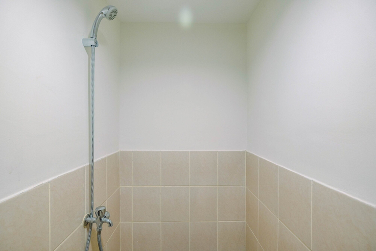 Bathroom 5, Brand New Fabulous 2BR Podomoro Golf View Apartment By Travelio, Bogor